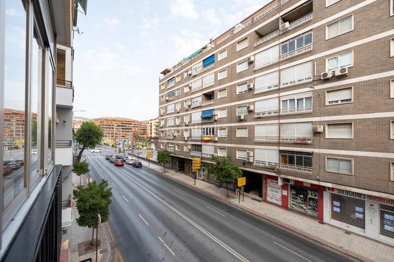 Foto 09cfb0dd-c931-4e3b-915f-a882bb1c4148. Alquiler piso junto plaza albert einstein. piso para estudiantes.
salon con balcon.
3 dormitorios, cuarto de baño
cocina amueblada con electr en Granada