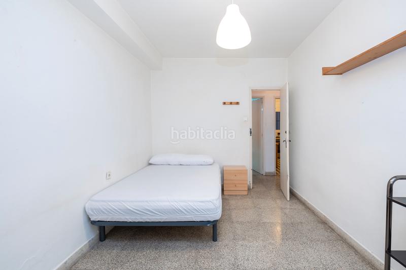 Foto 3b3e969b-f8bb-46c2-bd7a-16a138dce0fd. Alquiler piso junto plaza albert einstein. piso para estudiantes.
salon con balcon.
3 dormitorios, cuarto de baño
cocina amueblada con electr en Granada