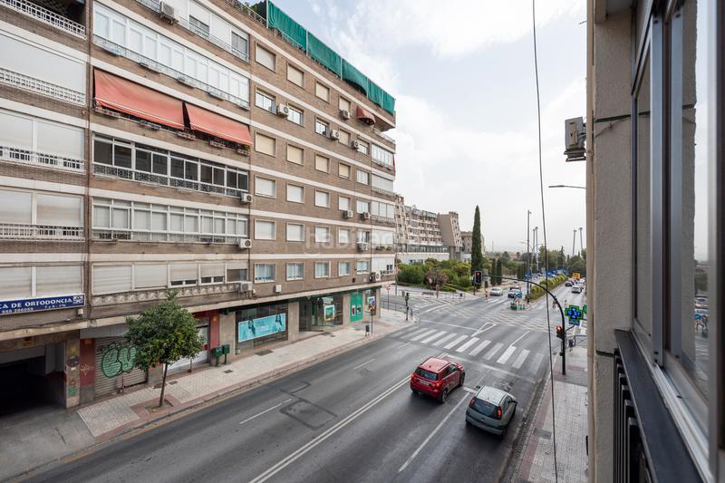 Foto 9730b189-05c7-416f-9457-11435e42aeea. Alquiler piso junto plaza albert einstein. piso para estudiantes.
salon con balcon.
3 dormitorios, cuarto de baño
cocina amueblada con electr en Granada