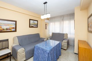 Location Appartement  Calle ruiseñor. Barrio de los pajaritos. piso en alquiler compuesto de 3 dormito