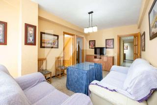 Location Appartement  Calle ruiseñor. Barrio de los pajaritos. piso en alquiler compuesto de 3 dormito