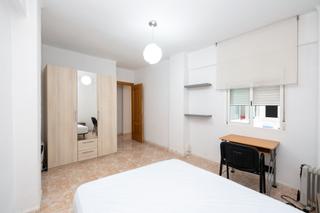 Alquiler Piso  Arabial 107. Piso de 3 dormitorios en calle arabial