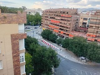 Alquiler Piso  Calle martínez de la rosa. Estupendo piso de cinco dormitorios y dos baños, junto plaza ein