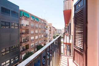 Alquiler Piso  Calle martínez de la rosa. Estupendo piso de cinco dormitorios y dos baños, junto plaza ein