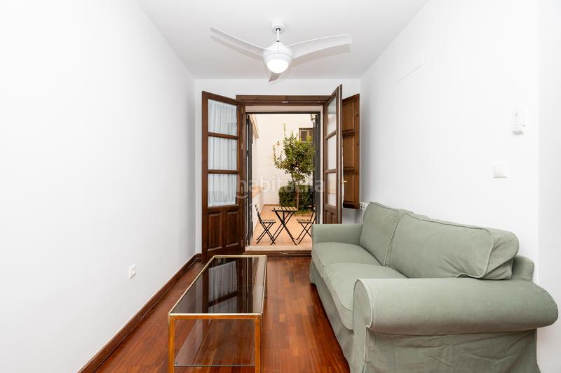 Foto 114dfeeb-fb01-4234-9e2e-8a6c380f837e. Alquiler apartamento precioso apartamento en alquiler junto a plaza de derecho. en Granada