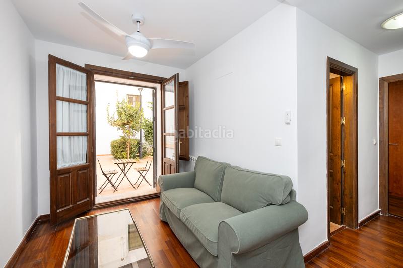 Foto f8a85687-55d8-40d2-a43b-6362fc1b6a3b. Alquiler apartamento precioso apartamento en alquiler junto a plaza de derecho. en Granada