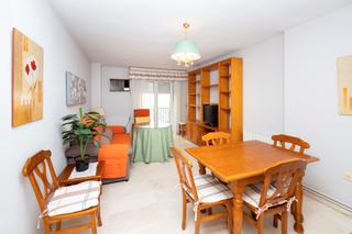 Rent Flat in Calle nueva de san antón 15. Piso en alquiler para estudiantes, 3 dormitorios, baño y aseo. c