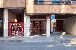Lloguer Aparcament cotxe a Calle trajano 1. Cochera en alquiler en excelente ubicación