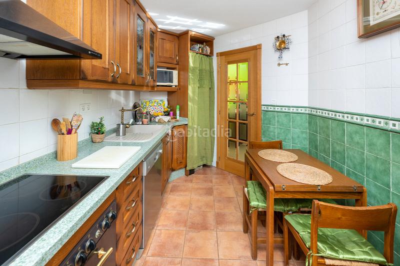 Foto 40eb92a6-62c3-4637-89da-82ac3168278f. Pis a avenida de la constitución 2a a Pajaritos Granada