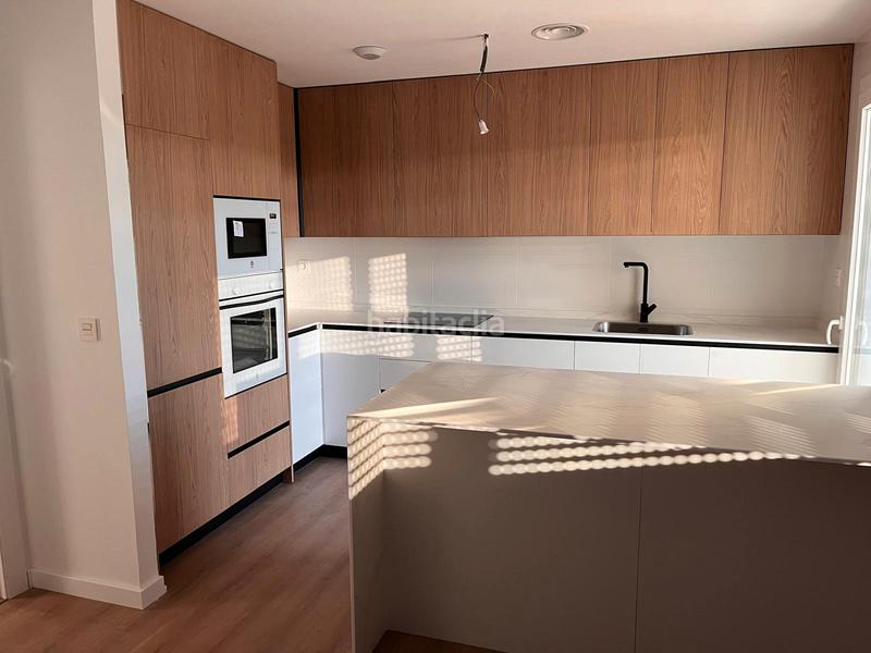 Foto 5663bf88-a0f1-4aa2-867b-c9b6f32332bc. Lloguer pis a calle pampaneira 22 a Rosaleda - Juventud Granada