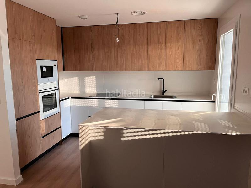 Foto b0b60d9e-e742-48e4-a620-185db3b2e3fe. Location appartement dans calle pampaneira 22 dans Rosaleda - Juventud Granada