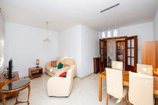 Rent Flat in Calle periodista luis seco de lucena 14. Parque almunia. bonito apartamento en perfecto estado. distribui