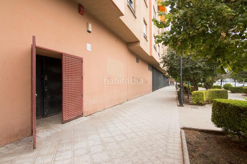 Foto c8d46faf-cd85-45e5-b86e-9f2f9e5dc96a. Affitto locale commerciale in calle halcón 20b in Granada