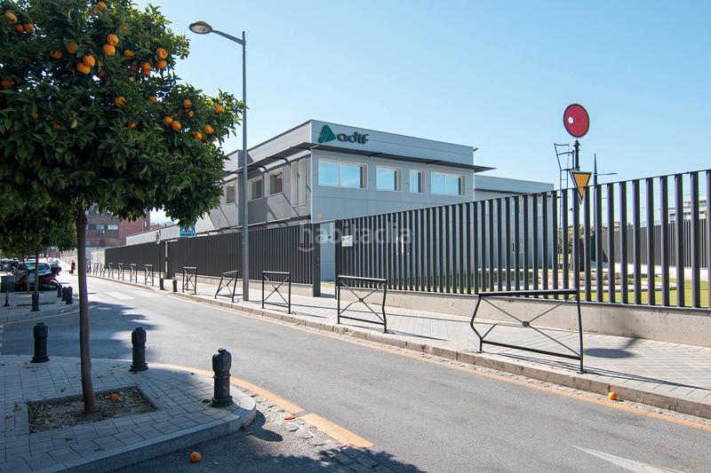 Foto b1ef4a19-1986-471f-9ac6-b75d4b02adcd. Alquiler local comercial en calle halcón 20b local en alquiler frente a renfe en Granada