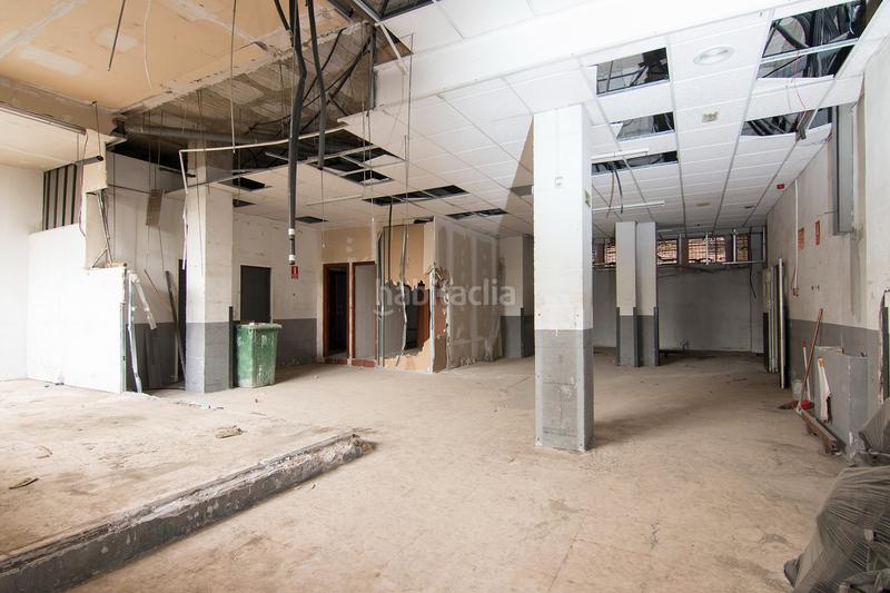 Foto c50e25c7-1f20-4d9d-8c1d-0e32f24c372b. Alquiler local comercial en calle halcón 20b local en alquiler frente a renfe en Granada