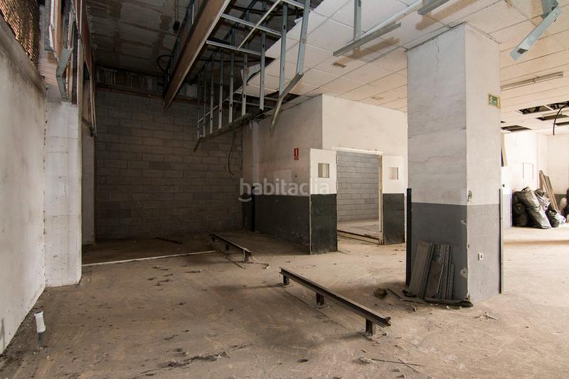 Foto b7ea9dec-5f44-40c0-8c61-ecf750407e57. Lloguer local comercial a calle halcón 20b a Pajaritos Granada