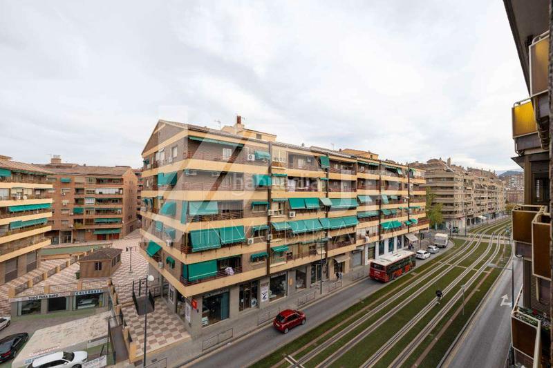 Foto 31ebe618-c07d-4d28-b1cf-58d581a5c45c. Alquiler piso magnifico piso en alquiler de 4 dormitorios, y dos baños, amueblado, en alquiler en urbanización privada con piscina, garaje y tra en Granada