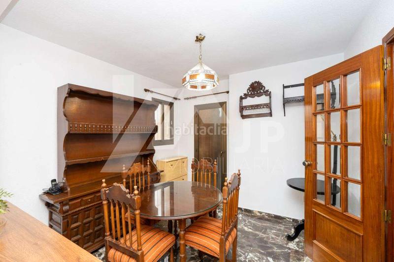 Foto 75e14881-9621-4c25-b8ce-405824cb8ddd. Alquiler piso magnifico piso en alquiler de 4 dormitorios, y dos baños, amueblado, en alquiler en urbanización privada con piscina, garaje y tra en Granada