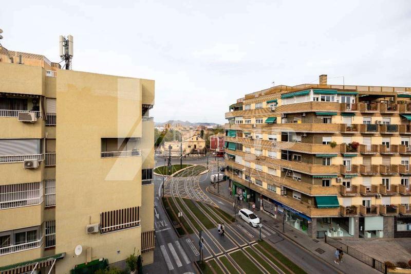 Foto 7836f2b3-5d05-4977-859a-64da309eb165. Alquiler piso magnifico piso en alquiler de 4 dormitorios, y dos baños, amueblado, en alquiler en urbanización privada con piscina, garaje y tra en Granada