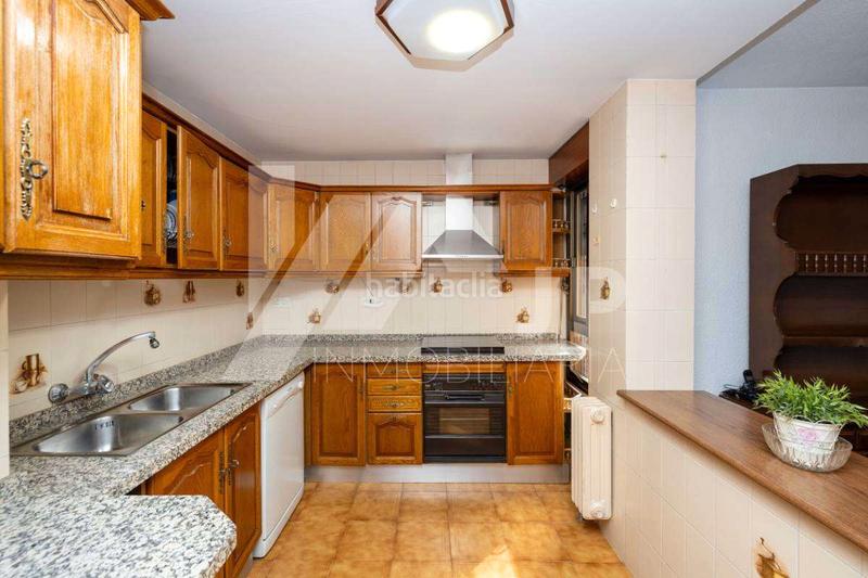 Foto aec39bdc-ea31-4fe4-b66e-4c416e398799. Location appartement avec chauffage parking piscine dans Granada