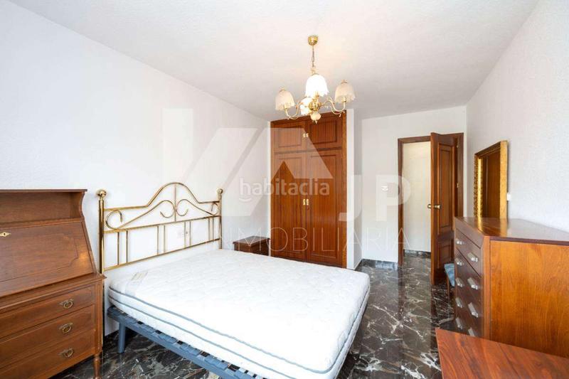 Foto 215dc6f9-e16b-49fa-949b-4651c1479823. Rent flat with heating parking pool in Pajaritos Granada