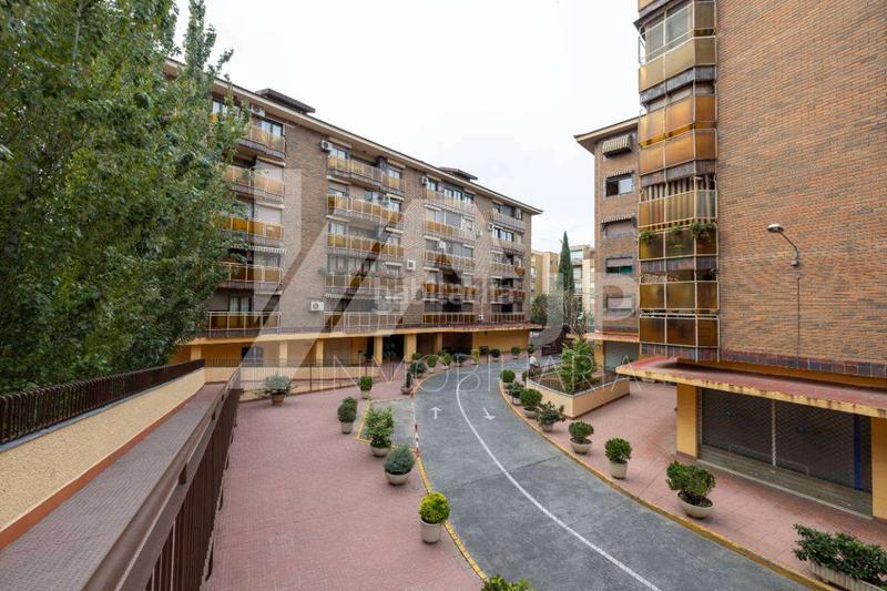 Foto 262d30db-03c2-4a51-b54f-c1462a6b8f6e. Rent flat with heating parking pool in Pajaritos Granada