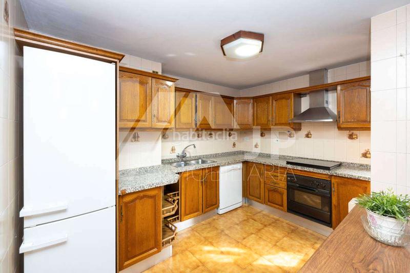 Foto c046232d-93ca-4359-b716-14496acd18a8. Rent flat with heating parking pool in Pajaritos Granada