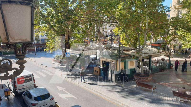 Foto f4a8cd70-f86e-4f10-8b0f-26f5bbbbc652. Alquiler piso precioso piso en alquiler en el centro de la ciudad. en Granada