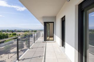 Rent Flat in Avenida de pampaneira 22. Piso en alquiler sin muebles 2 dormitorios, 2 baños. sanders