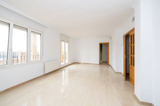 Location Attique à Calle gorrión 6. Atico sin muebles, alquiler. 5 dormitorios, 2 baños. calefaccion