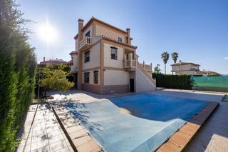 Xalet a Calle retama 19. Chalet en ventorillo, cullar. parcela con piscina. dormitorio en