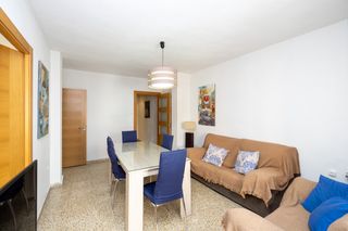 Miete Etagenwohnung in Calle emperatriz eugenia 21. Estudiantes. para el proximo curso universitario
por debajo de