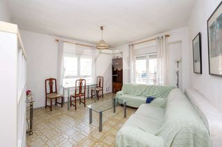 Miete Etagenwohnung in Calle santisteban márquez 1. Amplio piso en alquiler para estudiantes. 3 dormitorios exterior