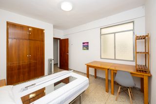 Rent Flat in Calle gonzalo gallas 25. Piso de 3 dormitorios, amueblado. calefaccion central. junto fac