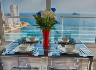 Etagenwohnung in Playa Levante. Piso con 3 habitaciones con parking y piscina