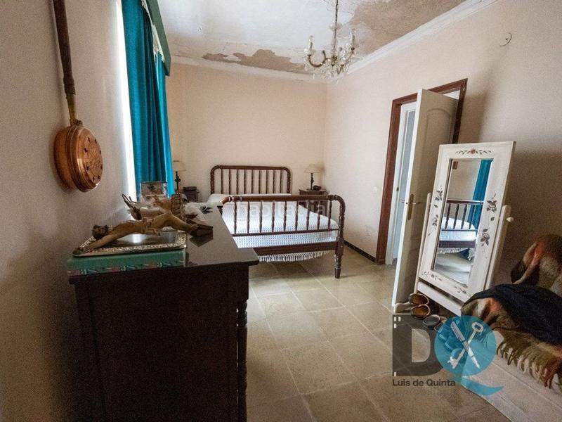 Foto 14ed9699-e858-459b-bad8-c5e3029196c4. Casa amb piscina a Centro Utrera