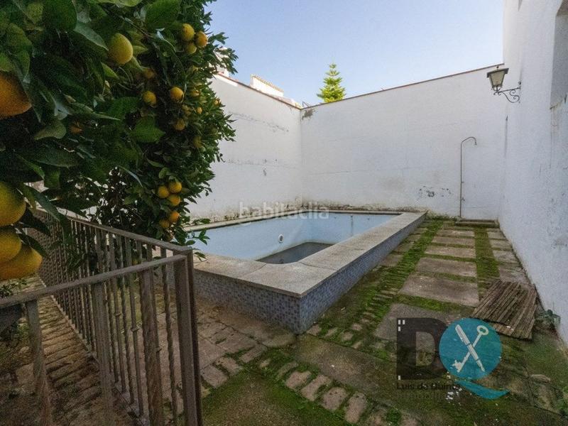 Foto a2ce8fa9-f70c-4cdc-b494-ddaa183fde6a. Casa amb piscina a Centro Utrera