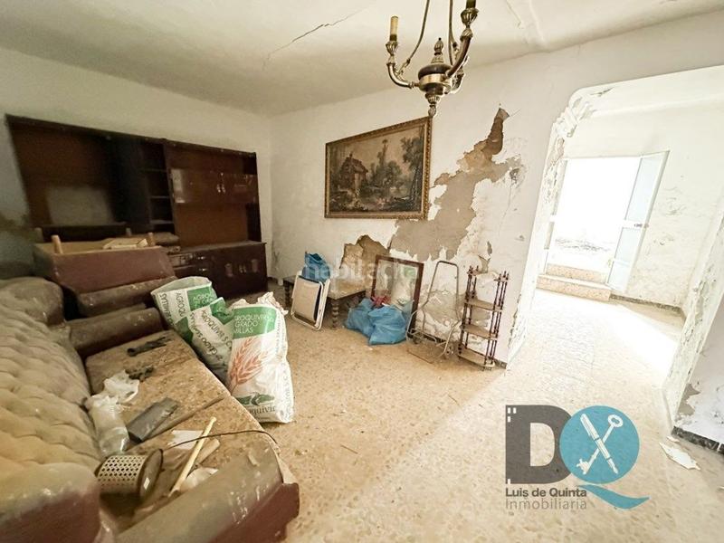 Foto 29ae8976-385a-4c55-8441-5198298955b3. Casa  a reformar con gran parcela para la casa de tus sueños en Utrera