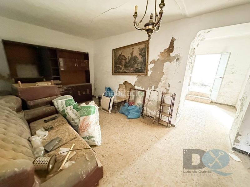 Foto 502f7f09-aff6-4c3e-9197-9fd8b4c7951e. Casa  a reformar con gran parcela para la casa de tus sueños en Utrera