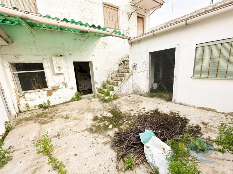 Foto aad5e391-88ed-4311-b1e2-8e5f985e4695. Casa  a reformar con gran parcela para la casa de tus sueños en Utrera