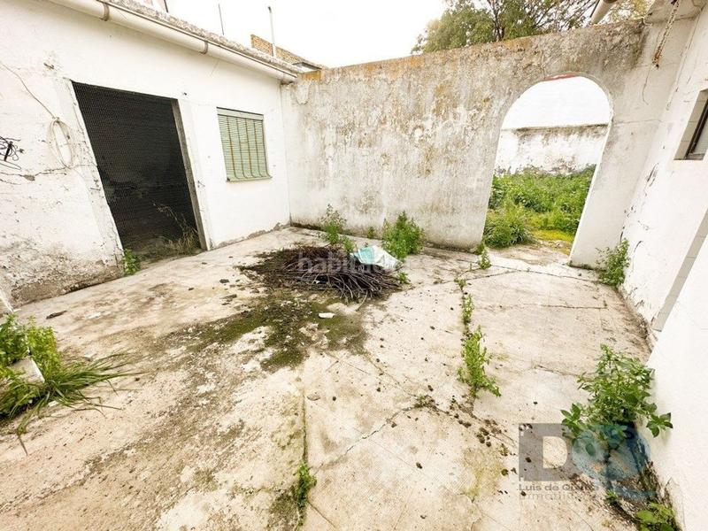 Foto e51a2c40-df73-4f52-a78e-27af51820753. Casa  a reformar con gran parcela para la casa de tus sueños en Utrera