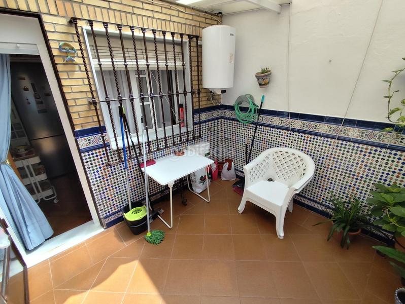 Foto e0dff826-053f-4472-a7e4-48d6583b9254. Casa adosada vivienda en el barrio de san josé tranquilidad a un paso del centro en Utrera