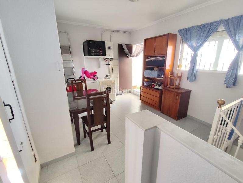 Foto e3f0ad7b-9ce2-464c-9b2e-9e10e947a4ae. Casa adosada vivienda en el barrio de san josé tranquilidad a un paso del centro en Utrera