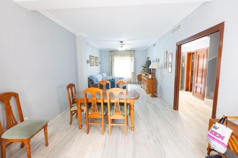 Foto a6aeea31-fb76-4d5b-87f5-d599ffdacd7f. Casa adossada amb calefacció aparcament a El Junquillo - Vistalegre Utrera