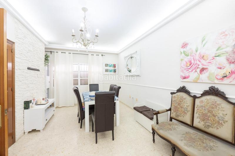 Foto b6323528-cbfa-411b-a826-dcb628337b2e. Casa amb aparcament a Centro Utrera