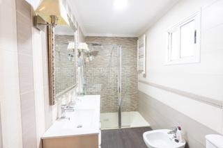 Casa en Centro. Casa con garaje, trastero y amueblada junto a centro