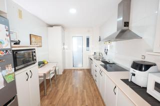 Pis  Calle arroyo del espejo. Piso en perfecto estado en campo verde con garaje, piscina y vis