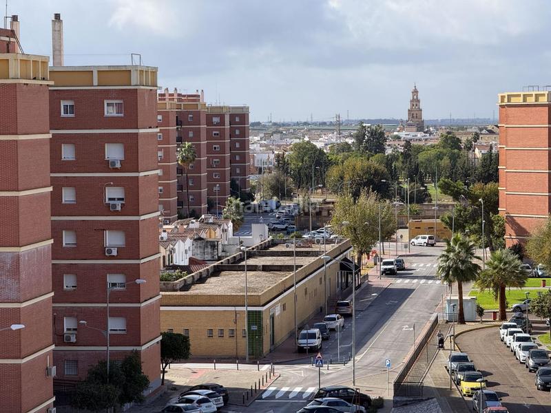 Foto 90c5f62e-c58b-487d-847c-abf00ecd1f9a. Etagenwohnung mit parking pool in Salesianos Utrera