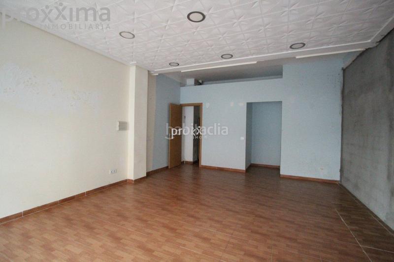 Foto 86cd12c0-5a40-413f-b9ec-f11e8ac475aa. Alquiler local comercial prepare su negocio y empiece a trabajar. en Sevilla