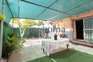 Casa  Calle zumaque. Oportunidad de vivienda unifamiliar en sevilla este.